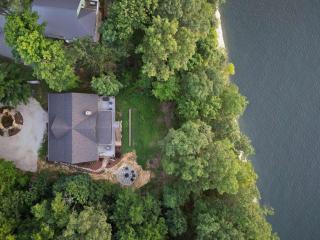 Blessing by the Lake - Lakeside Cabin-Hot Tub Wifi - 4