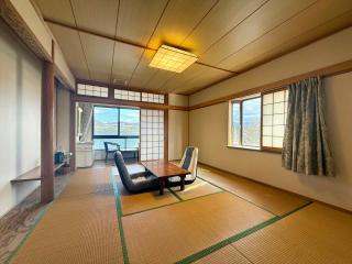 Lakeside Retreat - 3