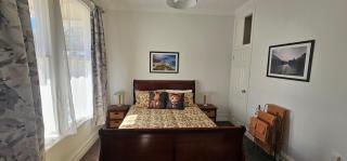 Warm and sunny 2 bedroom in Kenmore with 2 Queen beds - 1