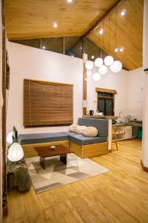 Okaeri House Cliff-View Cozy Home, Walk to Town - 5