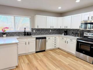Retreat close to FIFA, EPIC, Six flags, fast WiFi! - 8