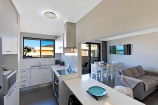 Pacific Court 10 - 0