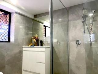 Home in Sunnybank - 8