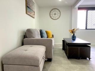 Home in Sunnybank - 2