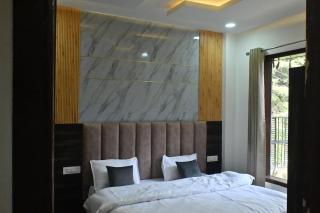 Rosewood 2BHK Near Mall Road w Mountain View - 5