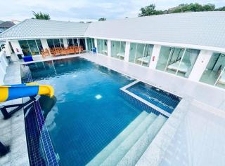 7-Bedroom Villa with XXL Pool for Groups of Friends - 0