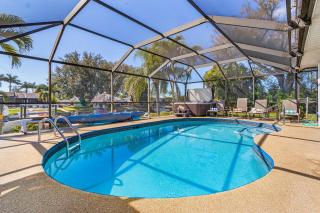 Waterfront Fun with Pool, Hot Tub, Dock & Gulf Access Getaway - Villa South Cape - Roelens - 8