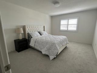 The Serene Stay, Lindsay - 4