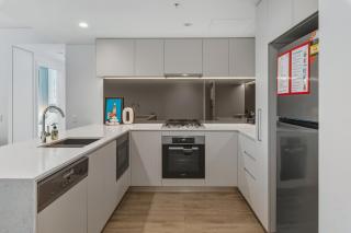 2B2B High Floor Apt with RiverView & Parking - 6