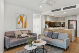 2B2B High Floor Apt with RiverView & Parking - 4