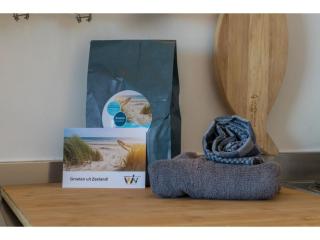 Romantic Coastal Retreat with Scenic Balcony - 5