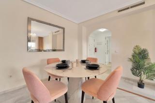 Apartamento con enorme terraza en complejo con piscina en Nueva Andalucía - Lorcrimar - 1