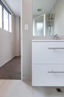 Stadium Base - Sunny Courtyard Living - 9