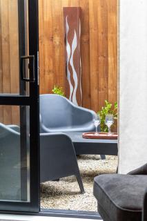 Stadium Base - Sunny Courtyard Living - 2