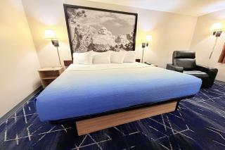 Super 8 by Wyndham Hot Springs - Hot Springs - 6