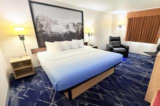 Super 8 by Wyndham Hot Springs - Hot Springs - 2