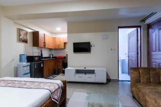 Rustic Studio In CBD with Free WI-FI - 8