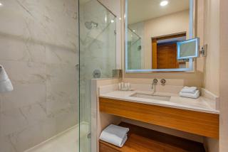 Radisson Hotel & Conference Centre Calgary Airport - Calgary - 1