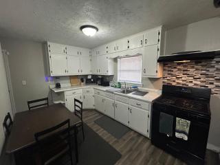 3 Bedroom Game House with Pool Table and Arcades - 7