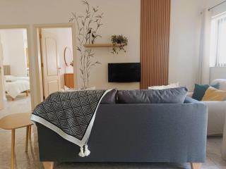 Bright Central Apartment Close to Shore - 8