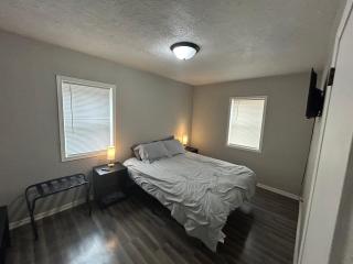 3 Bedroom Game House with Pool Table and Arcades - 1