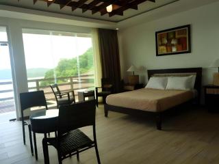 Anilao Awari Bay Resort - 1