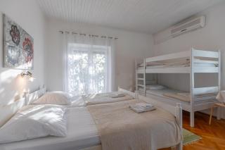 Tinka, Zimmer No 5 - 8