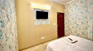 The Raveesh E24 - 2BHK Serviced Apartment - 4