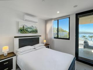 Bay View 2-Bedroom Apartment - 6