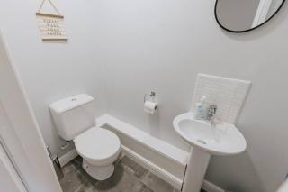 BRIARS CLOSE - Four Bed Property on the Edge of the Peak District National Park - 2