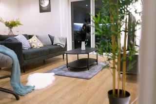 Charming 2-Bedroom Apartment in West Midlands with Modern Amenities - 8