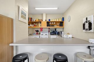 Stylish 2-Bed Apartment Near Kingston Foreshore - 2