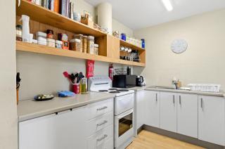 Stylish 2-Bed Apartment Near Kingston Foreshore - 1