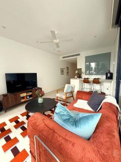 Modern 1BR Apartment with Pool & Gym - 7