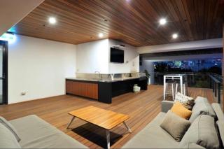 Modern 1BR Apartment with Pool & Gym - 2