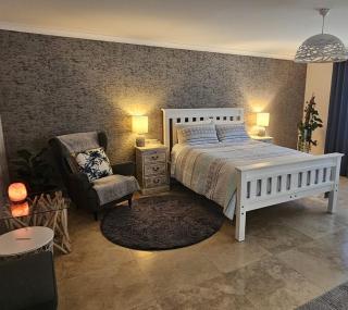 Hillarys Holiday Haven Coastal Retreat - 2