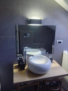 Suite Privata con Vasca Idromassaggio e Ingresso Indipendente,Camino e Cromoterapia - 5