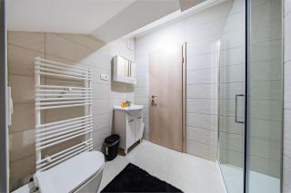 Zagreb 242 - 3 Bedroom - Parking - Airport - Apartment - Flexible Keybox Entry - Modern - Monthly Rent - WiFi - 1