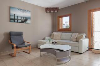 Lets Holidays Mediterranean apartment 3 minutes to the beach 2 - 9