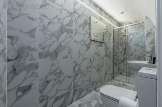 Quiet Garden View Flat with Free Parking - 4