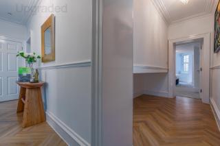 Quiet Garden View Flat with Free Parking - 2