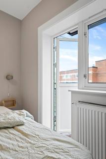 Bright and nice two-bedroom with central location - 2