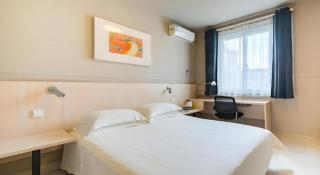 Jinjiang Inn Caoan Road - 4