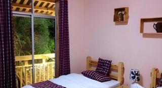 Spring Flowers Blossoming Hotel - 1