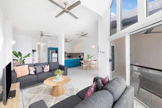 Nightcliff Oceanview Top-floor Retreat - 9