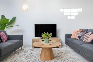 Nightcliff Oceanview Top-floor Retreat - 4