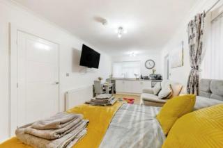 Apartment Sleeps 2 with Parking and Pets Welcome - 9