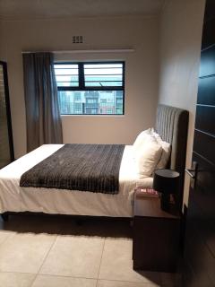 Blaq & Royal Luxury Self-Catering - 6