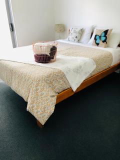 Spacious room near Sky Tower - 1