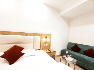 THE PRIME WHITE- A Budget Hotel By Organica Group - 2